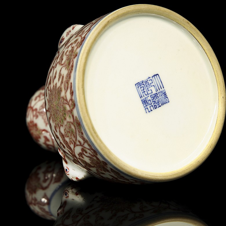 Chinese porcelain vase, 20th century