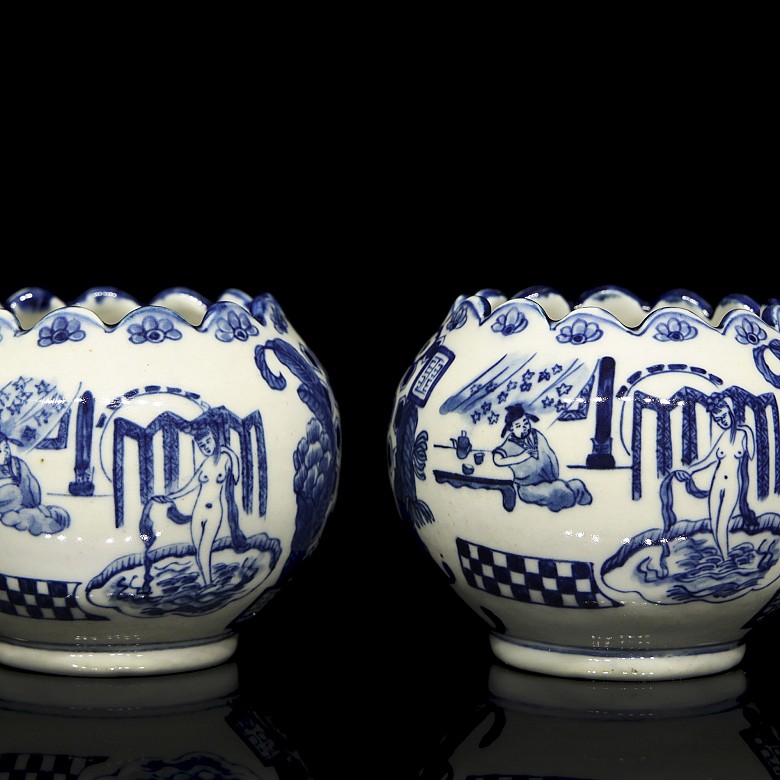 Pair of porcelain vessels “Palace scenes”, 20th century