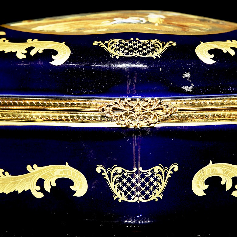 French porcelain jewellery box, Sèvres style, early 20th century