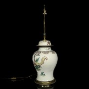 Porcelain tibor with lamp, Qing dynasty