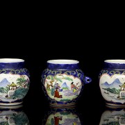 Lot of enamelled porcelain objects, 20th century - 1