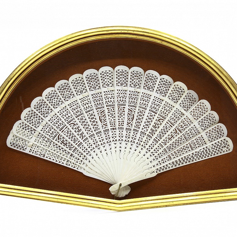 Cantonese brisé fan in openwork ivory, 19th century