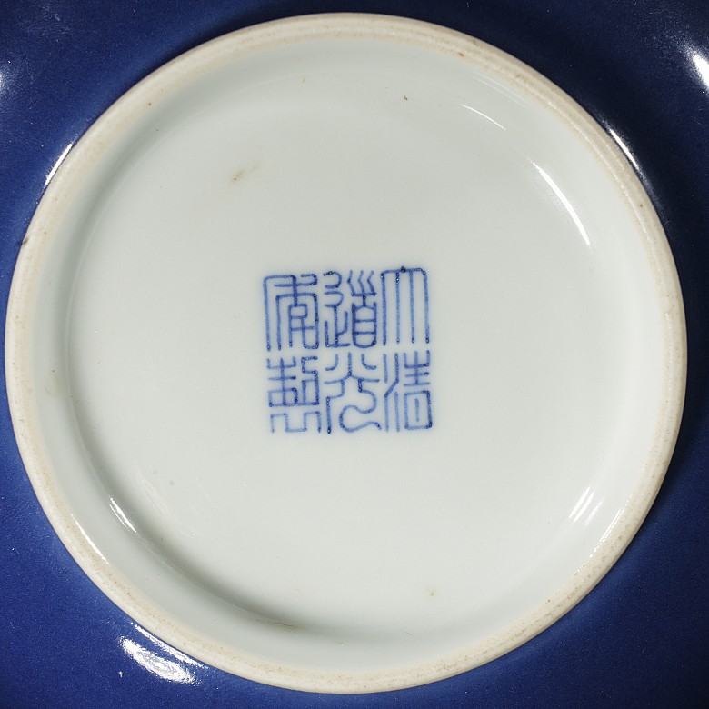 Cobalt-blue glazed porcelain bowl, Qing dynasty