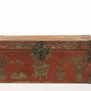 Chinese trunk lacquered in red, 19th-20th century