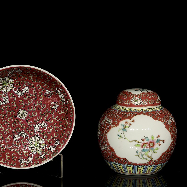 Three plates and a small jar of Asian porcelain “ famille rose”, 20th century