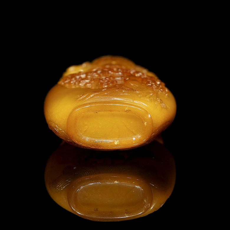 Amber snuff bottle, Qing dynasty