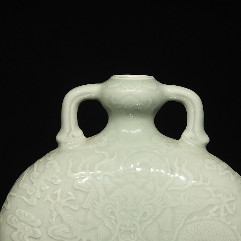 Celadon “Bianhu” vase with dragon and bat, Qing dynasty