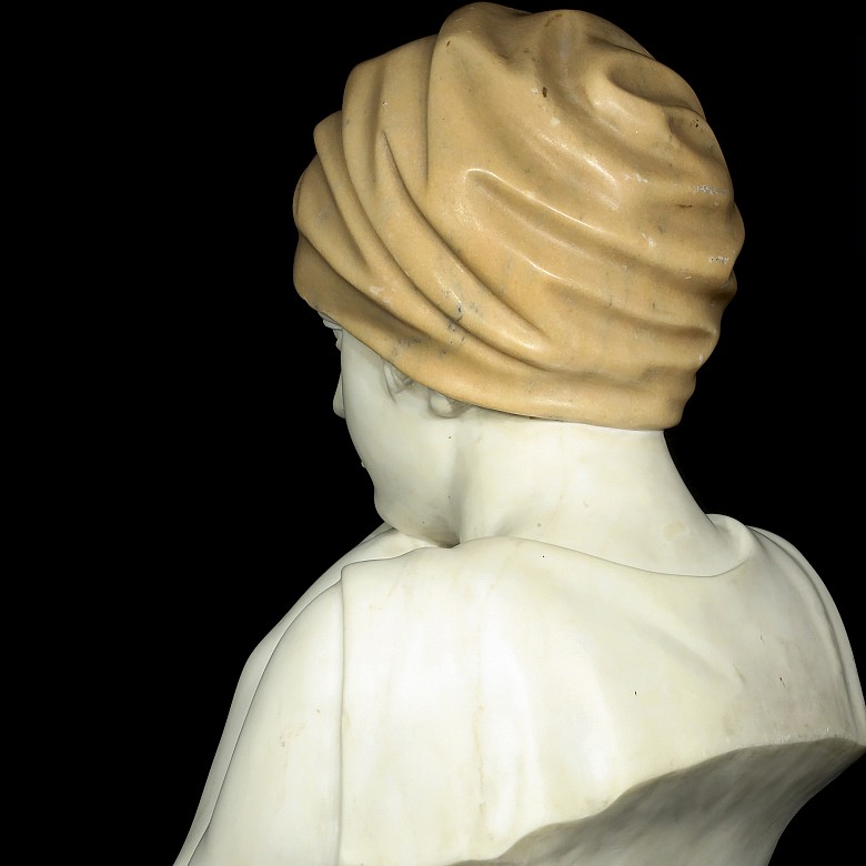 Marble bust 