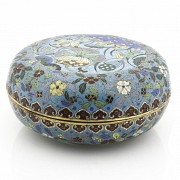 Cloisonné emamel box, China, Qing dinasty (1644-1912)