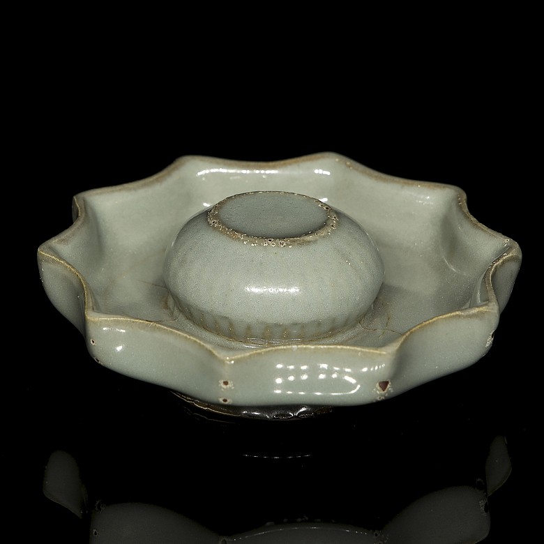 Small celadon ceramic vessel, Song style