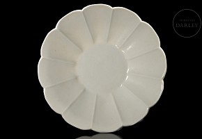 Porcelain lobed ‘Dingyao’ plate, Ding Kiln