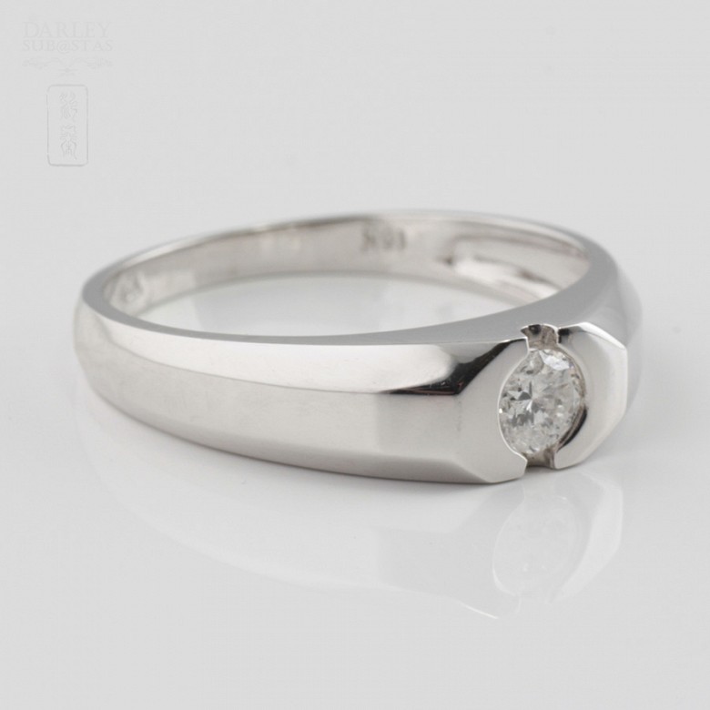 Beautiful diamond solitaire with 0.19cts