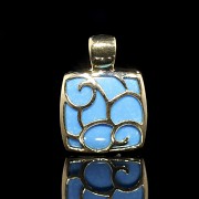 Pendant in yellow gold and turquoise