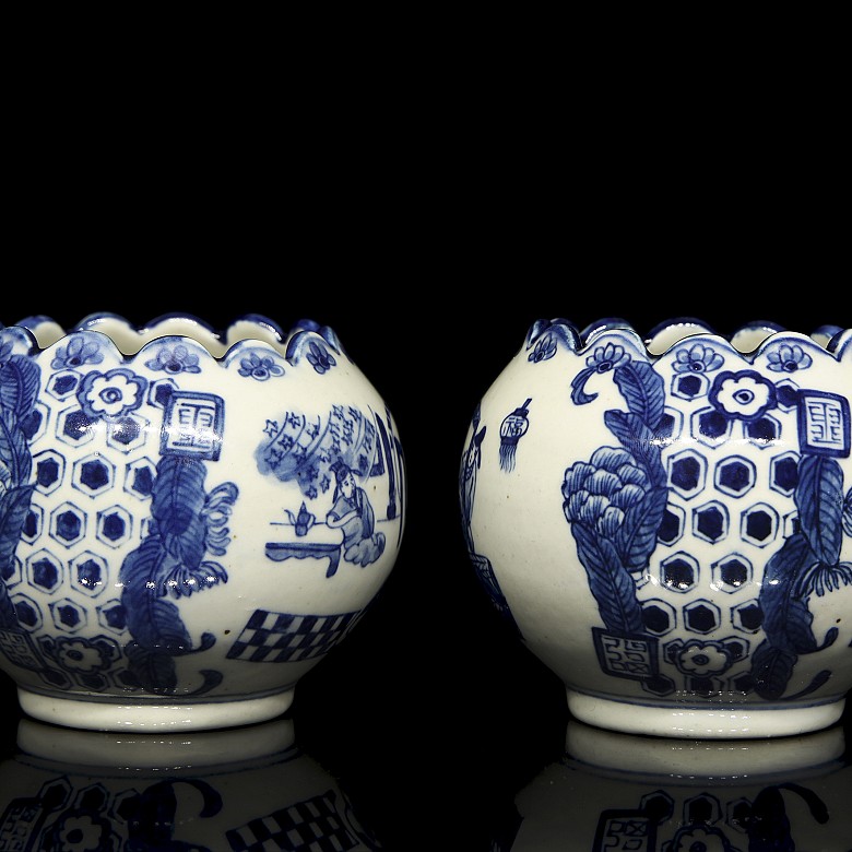 Pair of porcelain vessels “Palace scenes”, 20th century - 1