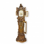 Italian standing clock with cherubim, 20th century