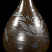 Glazed porcelain vase ‘Leaves’, Jin dynasty