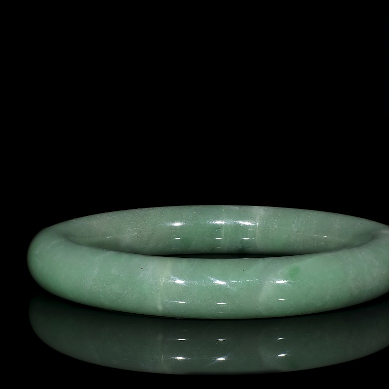 Carved green jadeite bangle, 20th century