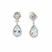 Long earrings in 18k white gold with aquamarines and diamonds.