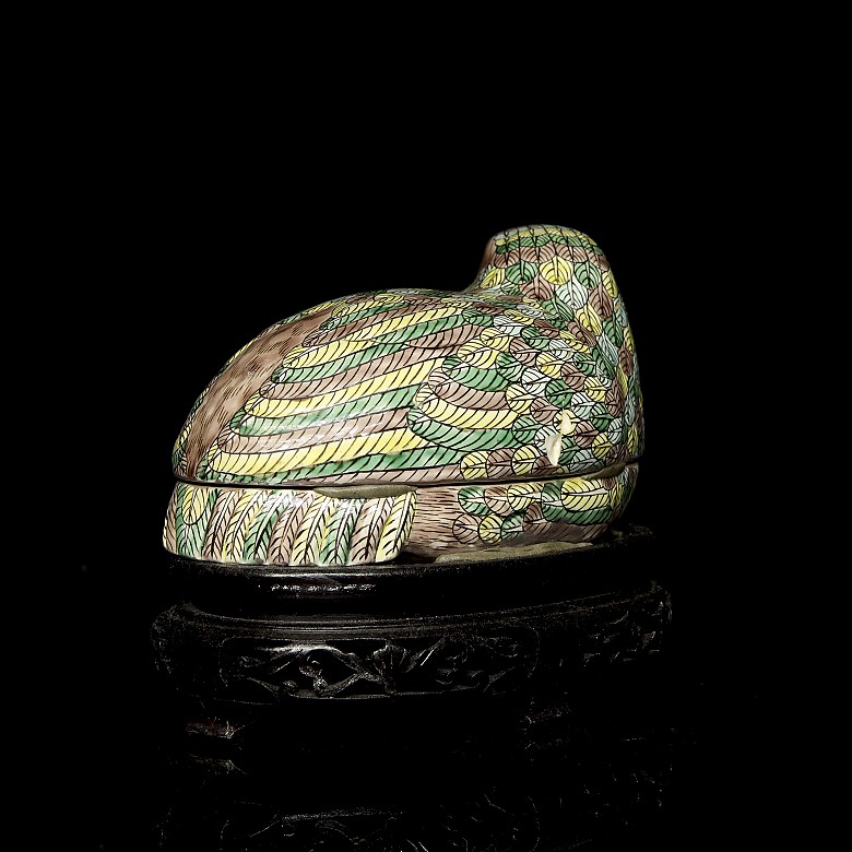 Porcelain enameled ‘Quail’ box, Chinese Republic