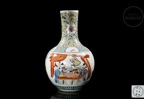 Famille rose glazed porcelain vase ‘Scene’, with Kangxi mark