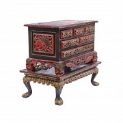 Jewelry box on pedestal, in polychrome wood, Peranakan, 20th century