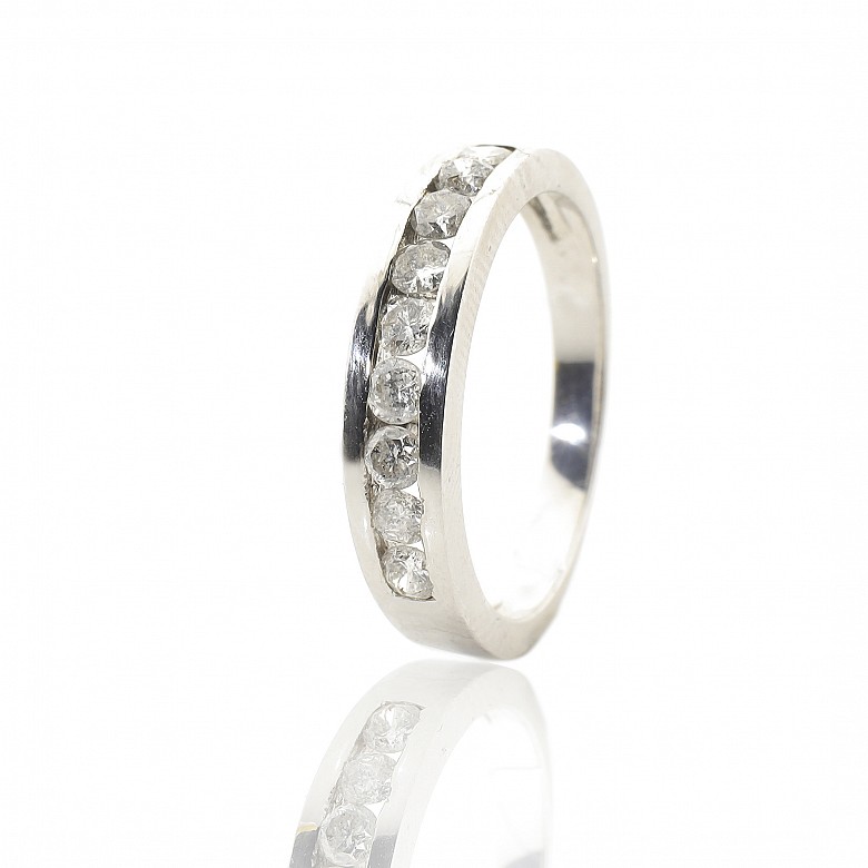 Ring in 18k white gold and diamonds