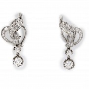 Pendientes de platino con diamantes.