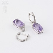 Earrings in 18k white gold, with amethysts and diamonds.