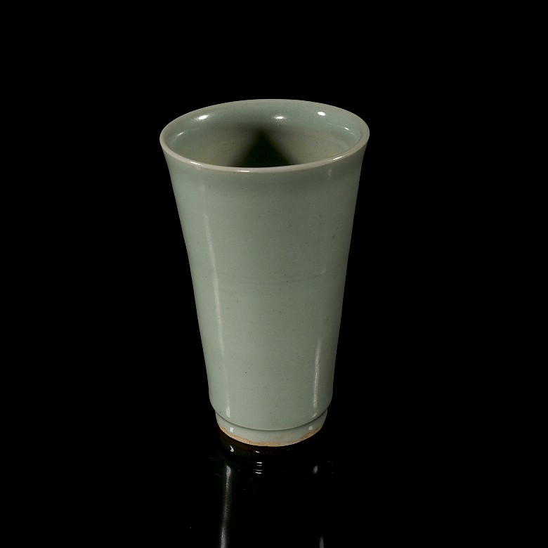 Glazed ceramic vase, Song style