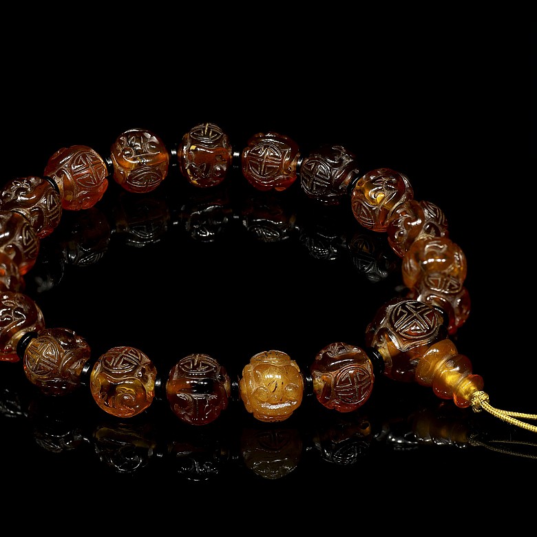 Amber bead bracelet, Qing dynasty