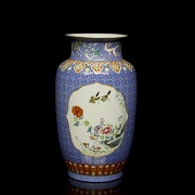 Small glazed porcelain vase ‘Birds’, with Qianlong mark