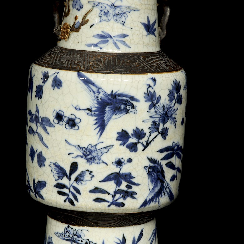 Pair of “Nanking” vases, Qing dynasty