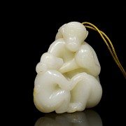 White jade figure 'monkeys', Qing dynasty, Qianlong