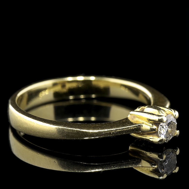 Solitario de oro amarillo 18 k y diamante