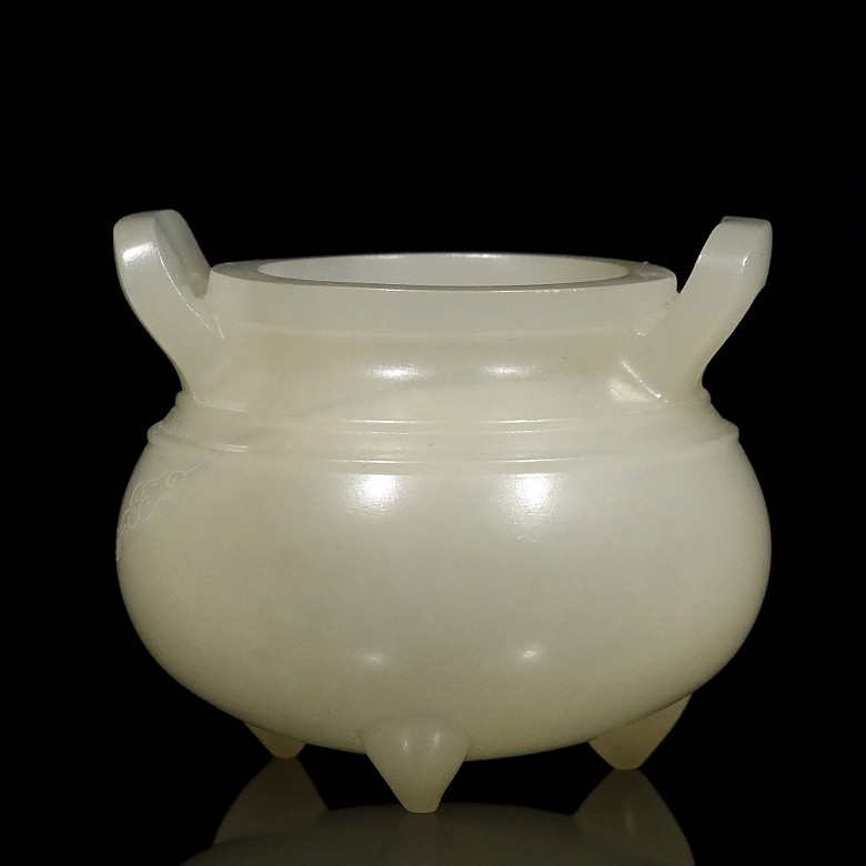 White jade censer, Qing dynasty, 19th century