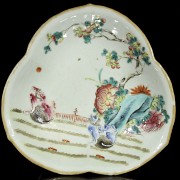 Lot with three enameled porcelain bowls, 19th - 20th century