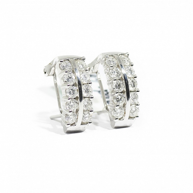 Earrings in 18k white gold and 20 diamonds of 1.82 cts