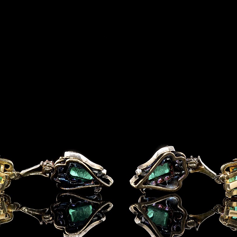 Pendientes de oro con brillantes y piedras