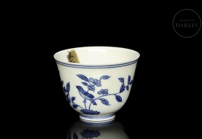 Small blue-and-white porcelain ‘Birds’ cup, Qing dynasty