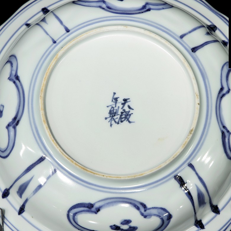 Pair of dishes, blue and white, 20th century