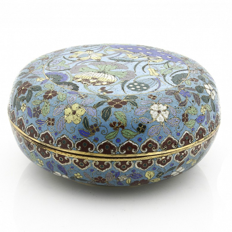 Cloisonné emamel box, China, Qing dinasty (1644-1912)