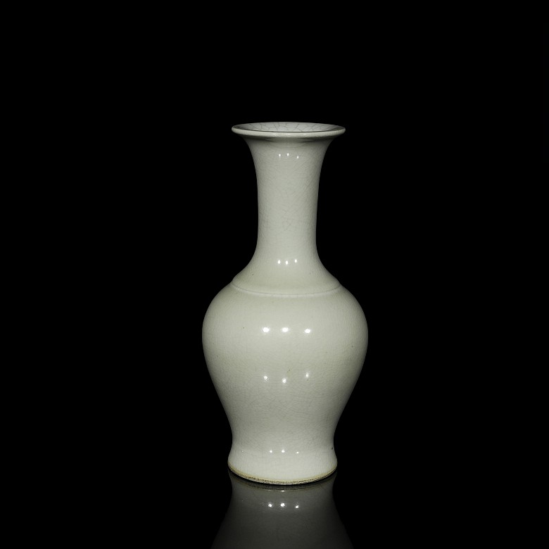 White glazed porcelain vase, 20th century - 1