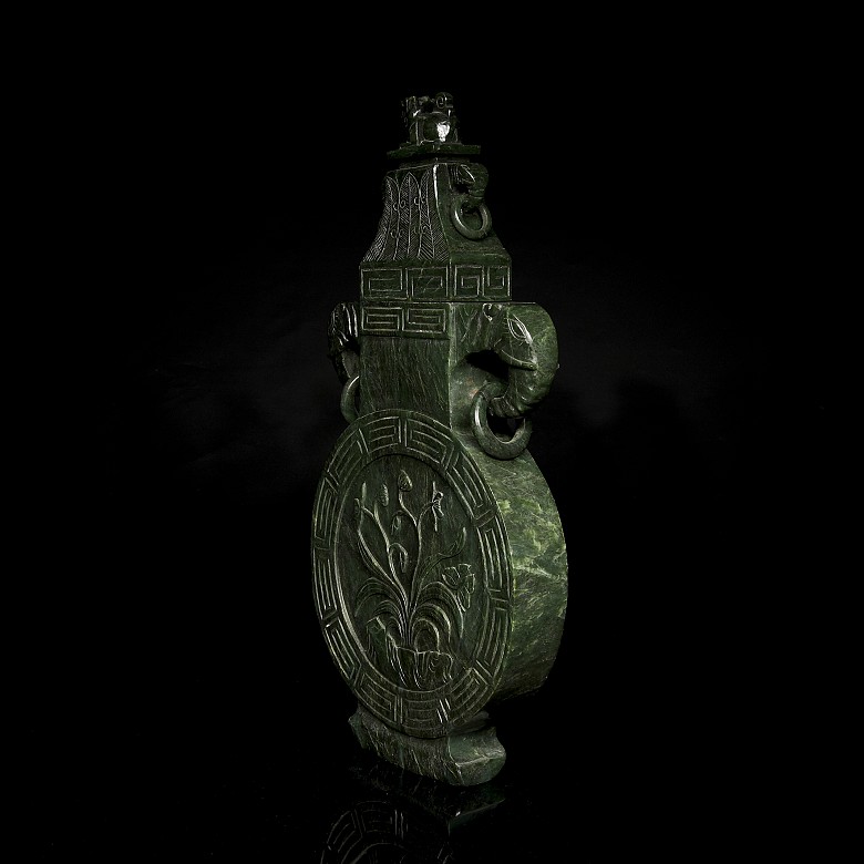 Carved jade vase ‘Lotuses’, 20th century - 2