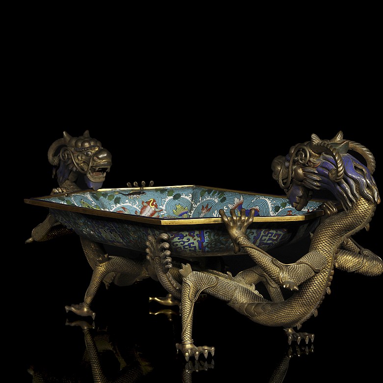 Large bronze and cloisonné “Dragons” centerpiece, Qing dynasty