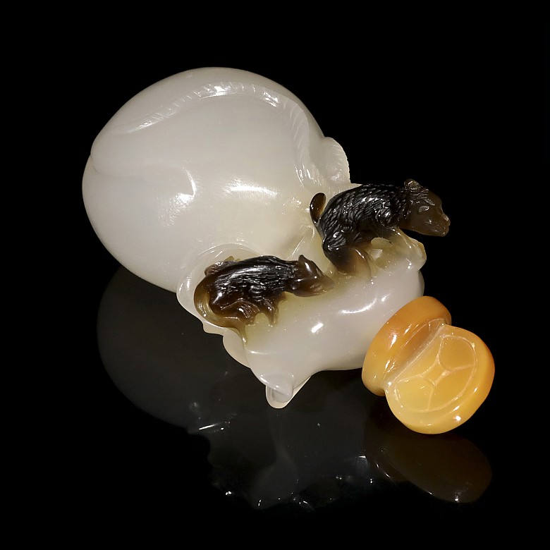 Agate Snuff Bottle, Qing dynasty, Qianlong