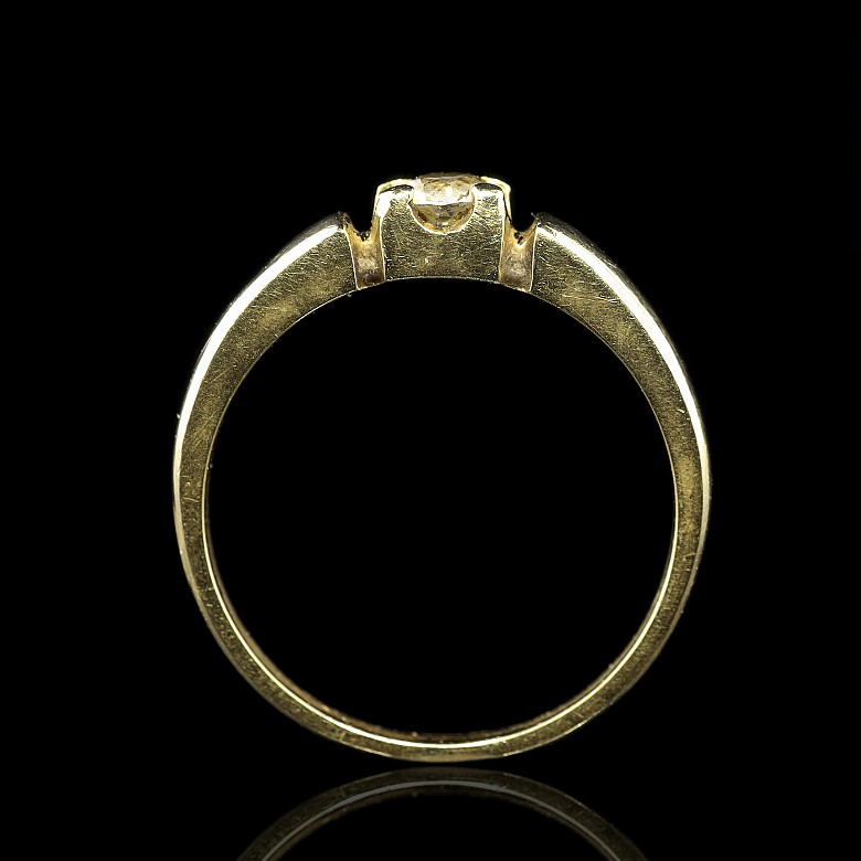 Anillo de oro amarillo 18 k con brillante 0'25 ct.