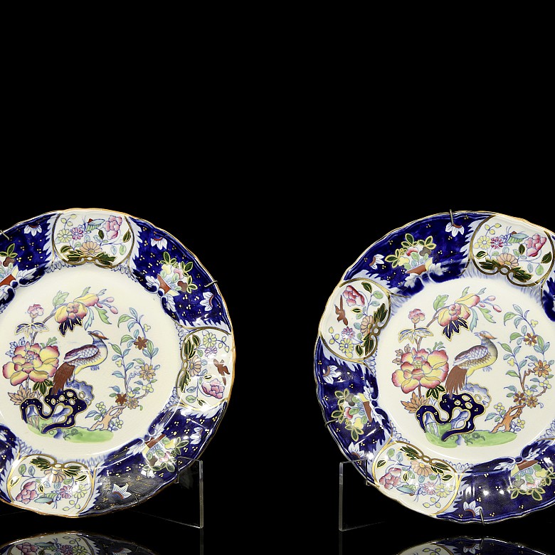 Mason's England Pottery, pair of hand-painted “Chinoiserie” plates, 19th century