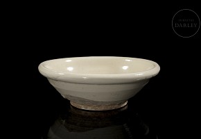 White-glazed ceramic bowl, Tang Dynasty