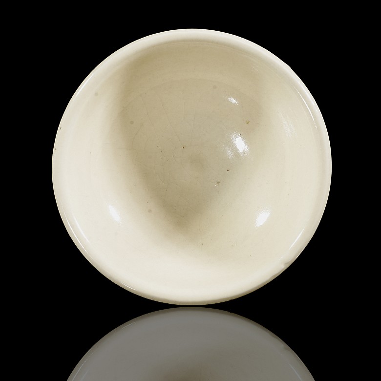 White-glazed ceramic bowl, Tang Dynasty