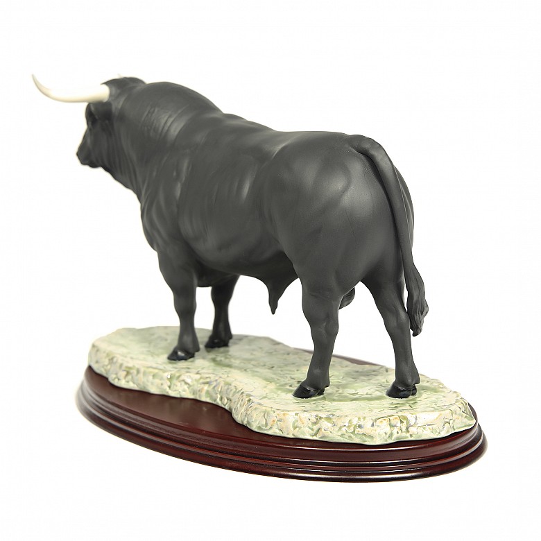 Lladró 'Brave Bull Figure' - 3